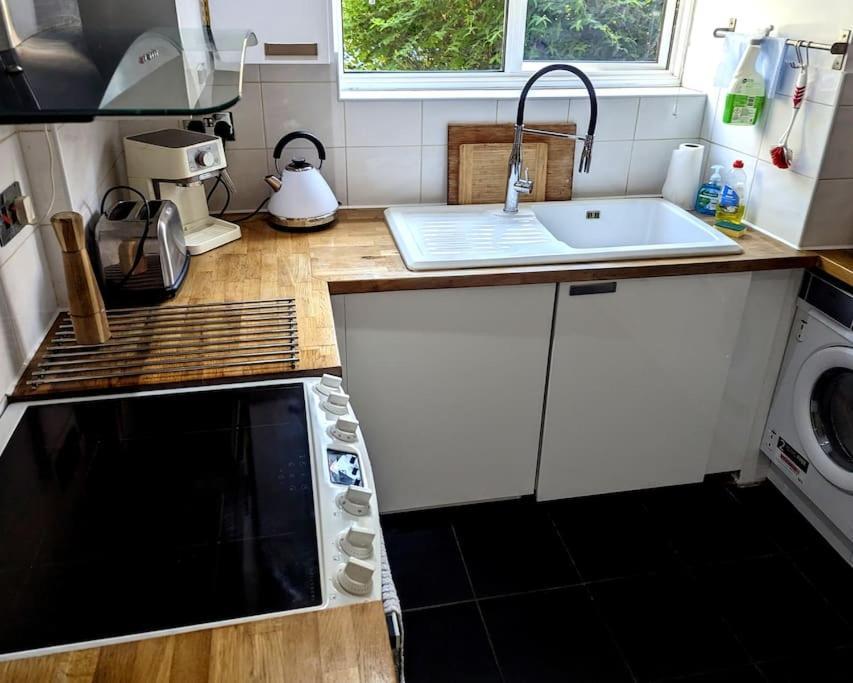 Charming 2-Bed Garden Flat Leilighet London Eksteriør bilde
