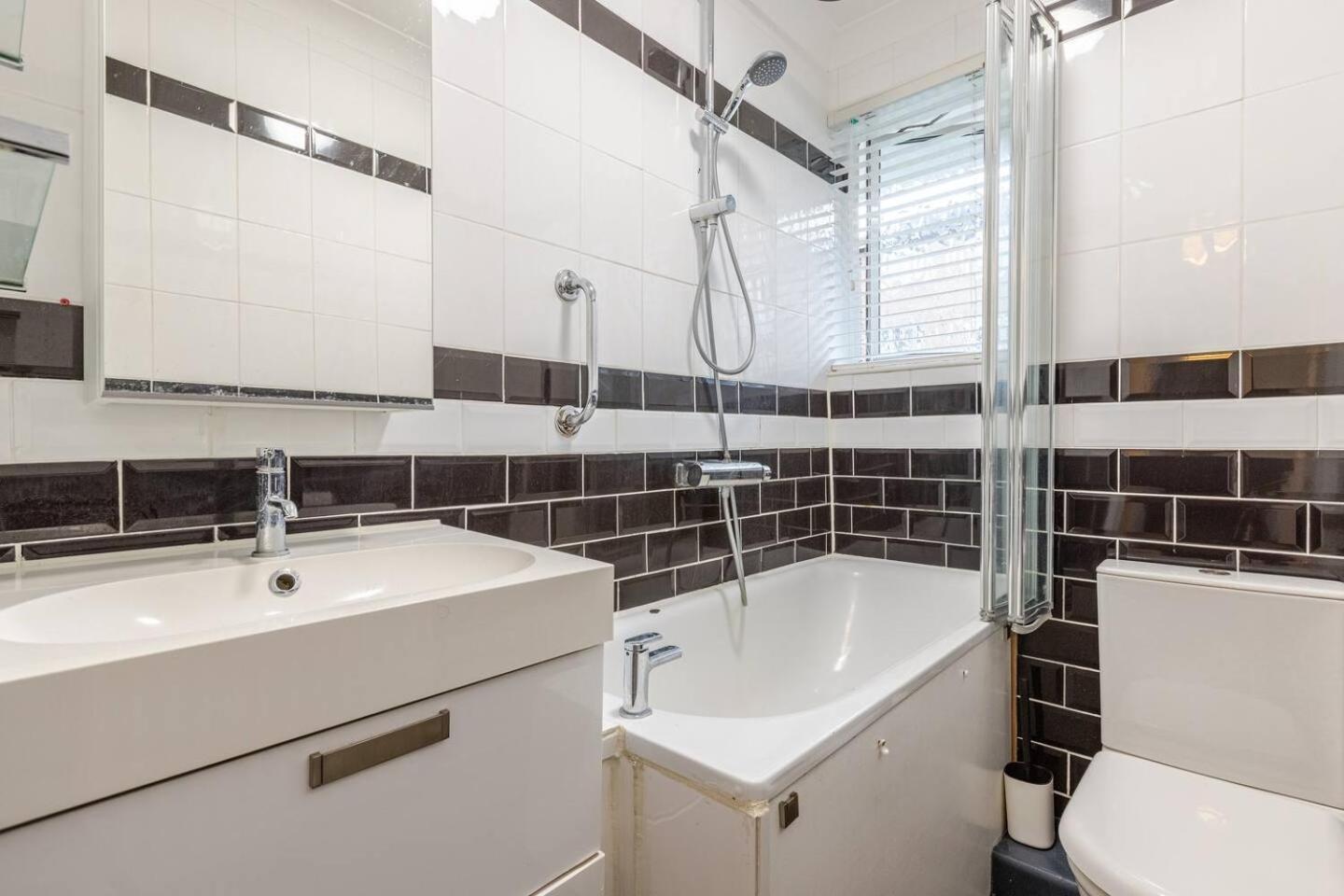 Charming 2-Bed Garden Flat Leilighet London Eksteriør bilde